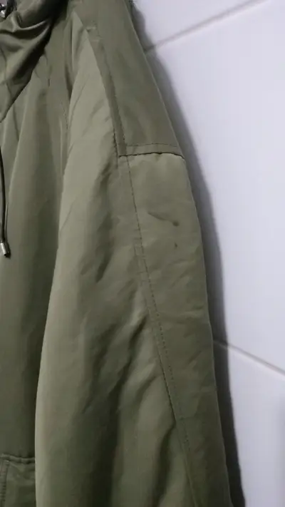 Parka verde con capucha de pelo - miniatura 2