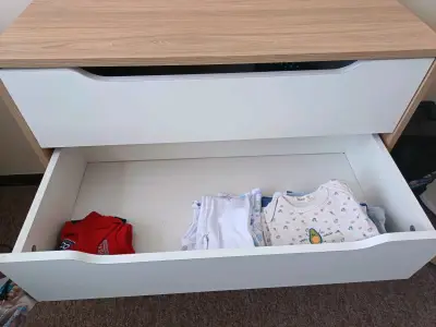 Cómoda de madera con cajones - miniatura 5