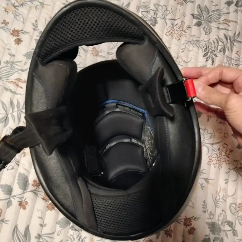 Casco moto Axxis negro y rosa - 4