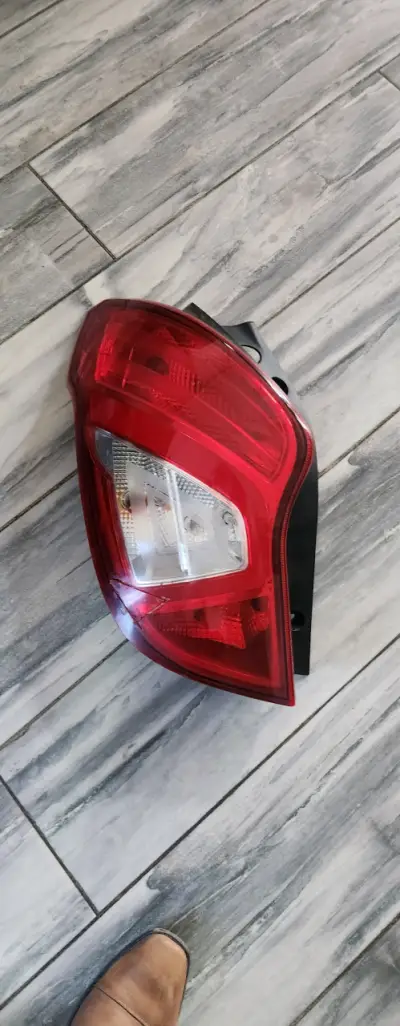 Foco trasero de auto usado - miniatura 1