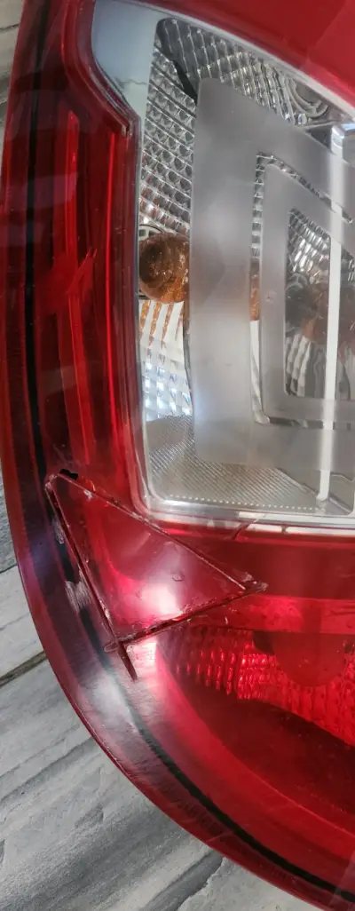 Foco trasero de auto usado - miniatura 2