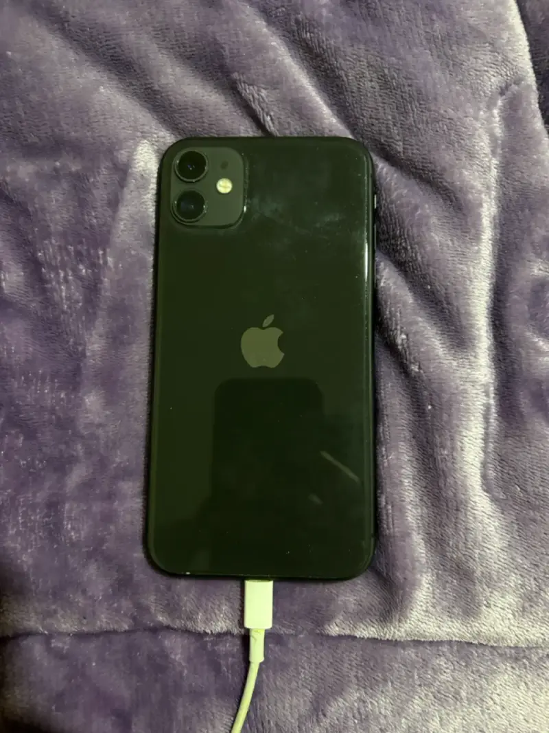 iPhone 11 Negro 128GB 76% en buen estado - 1