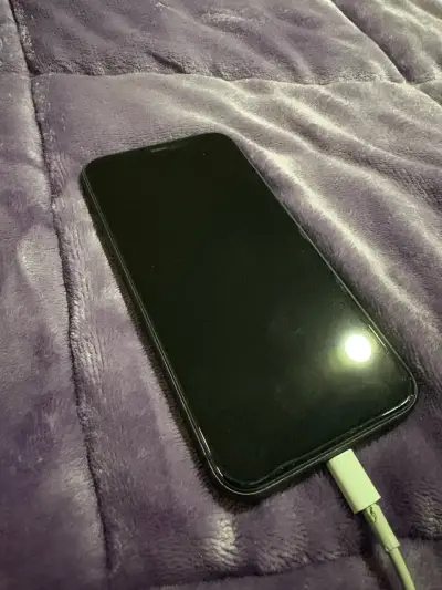 iPhone 11 Negro 128GB 76% en buen estado - miniatura 2