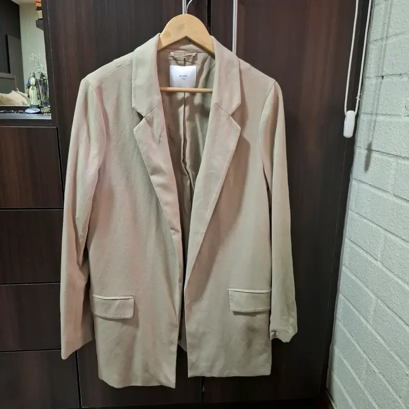 Blazer amarillo con bolsillos - 2