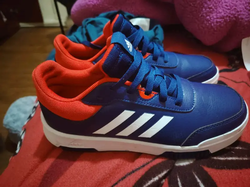 Zapatillas deportivas rojo y azul - 2