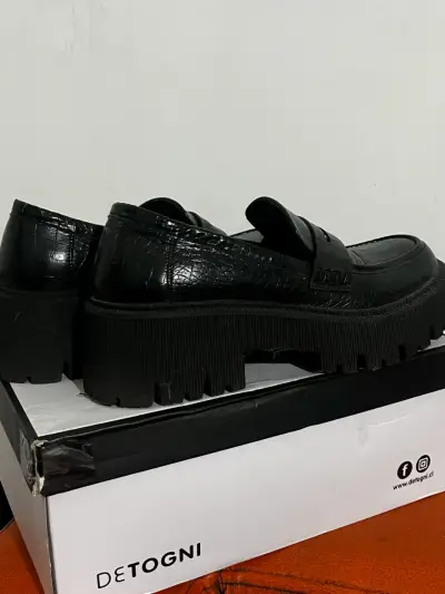 Zapatos mocasín de ecocuero negro - miniatura 1