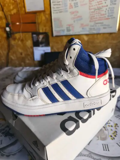 Zapatillas Adidas 37/38 niño semi nuevas - miniatura 1