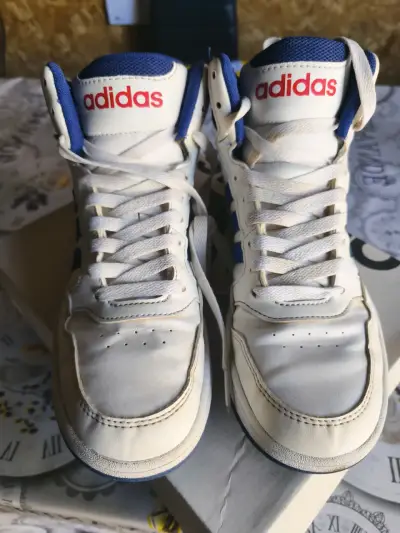 Zapatillas Adidas 37/38 niño semi nuevas - miniatura 2
