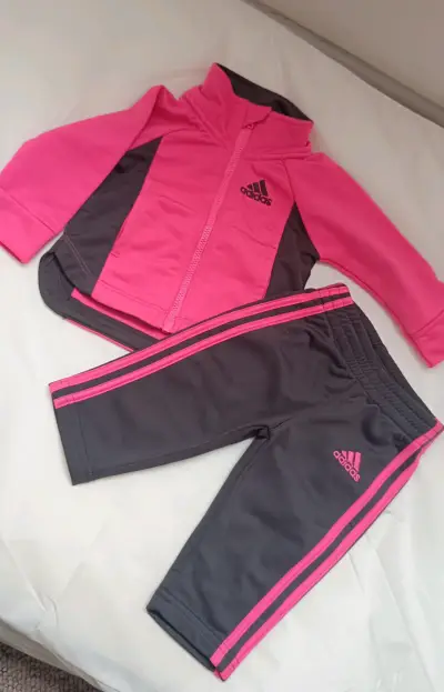Conjunto deportivo infantil rosa y gris - miniatura 1