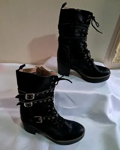 Botas negras con hebillas de ecocuero - miniatura 3