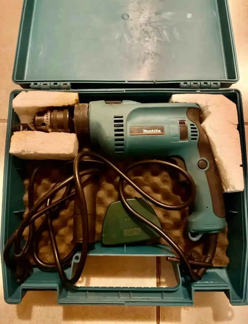 Taladro percutor MAKITA HP1620 - 1