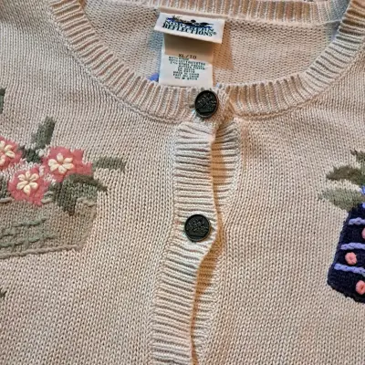 Cárdigan beige vintage con bordados florales - miniatura 4