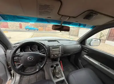 Camioneta Mazda BT-50 4*2 - miniatura 6