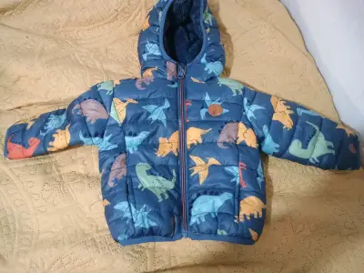 Chaqueta infantil con dinosaurios - miniatura 1
