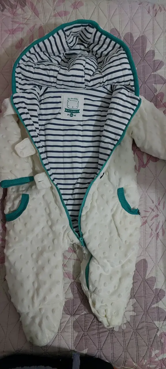 Enterito blanco de bebé con capucha - 2