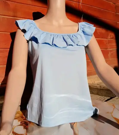 Blusa rosa con cadena decorativa - miniatura 6