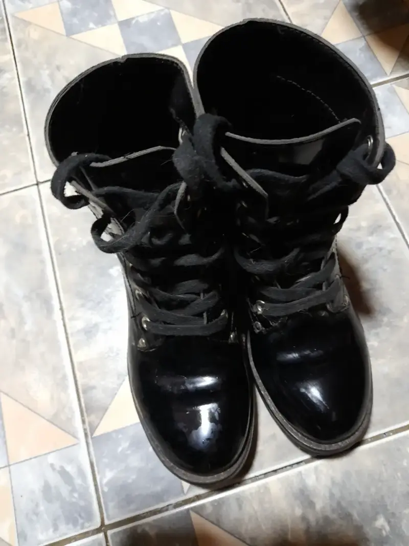 Botas negras de charol - 2