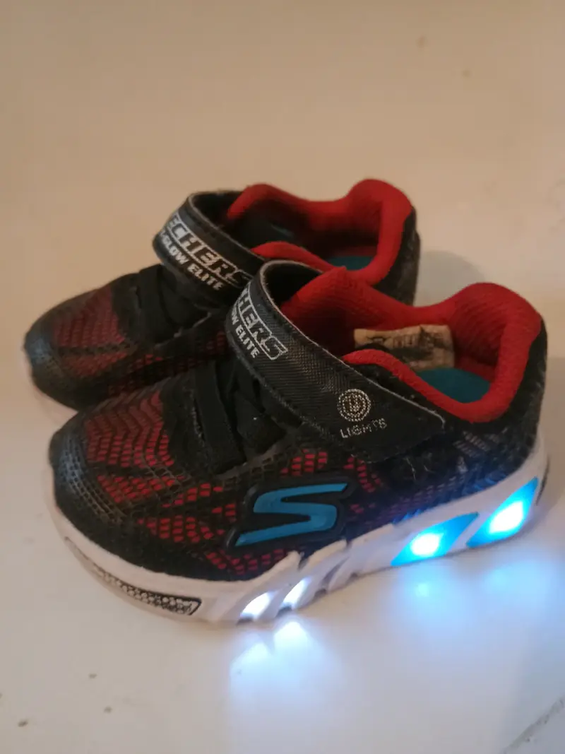 Zapatillas infantiles Skechers con luces - 1