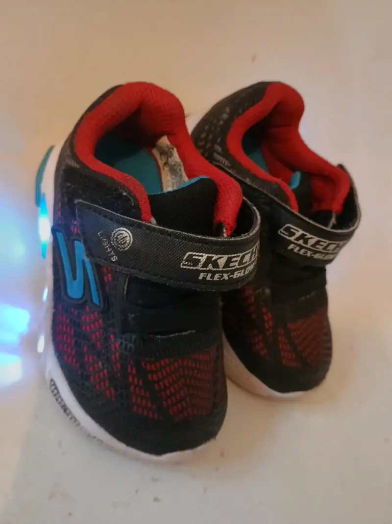 Zapatillas infantiles Skechers con luces - 3