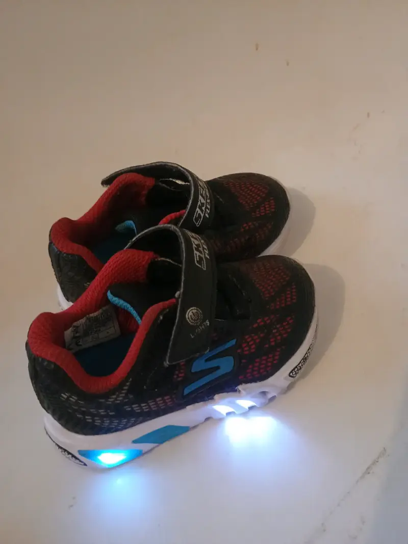 Zapatillas infantiles Skechers con luces - 4
