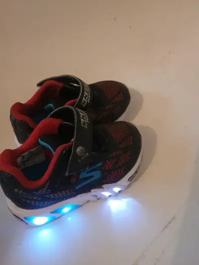 Zapatillas infantiles Skechers con luces - miniatura 5