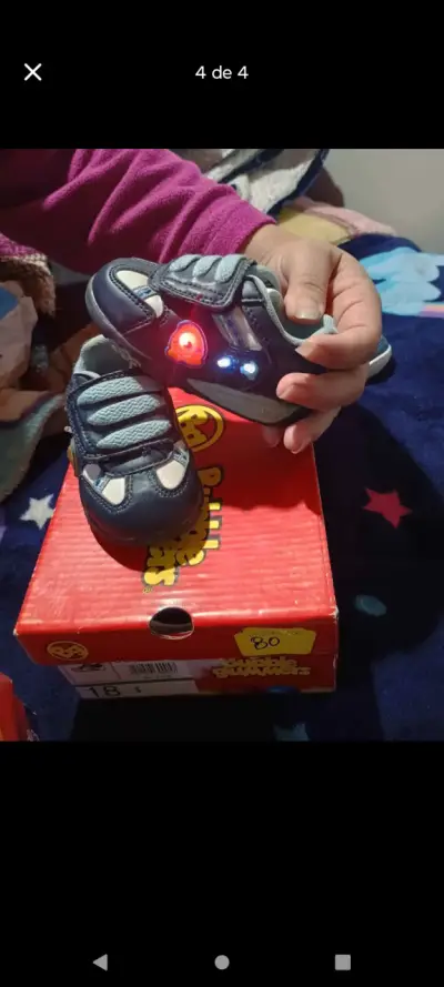 Zapatillas infantiles con luces - miniatura 4