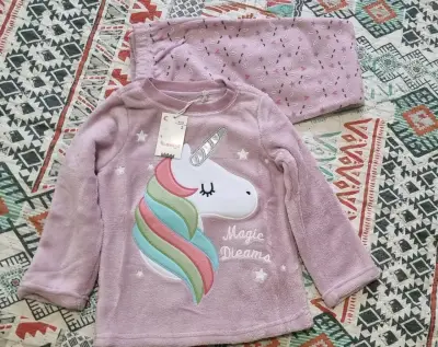 Pijama de unicornio para niña - miniatura 1