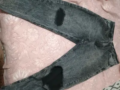 Jeans negros rasgados - miniatura 1