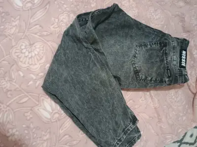 Jeans negros rasgados - miniatura 3