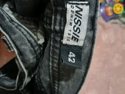 Jeans negros rasgados - miniatura 4