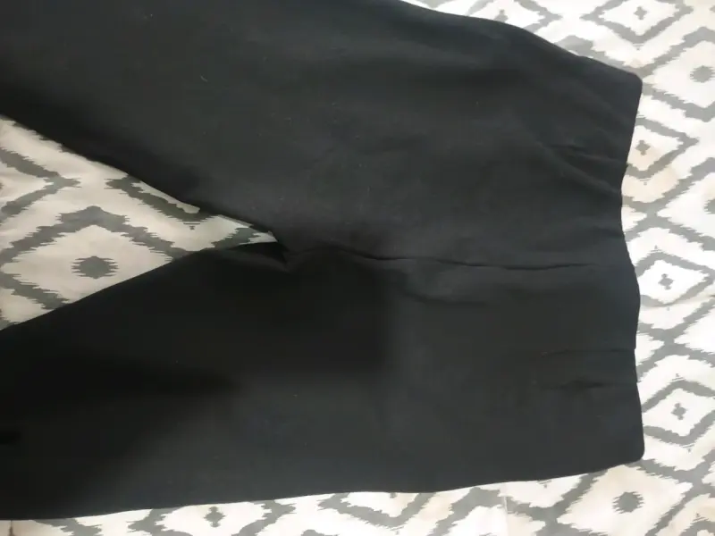 Pantalones negros con franjas rojas - 4