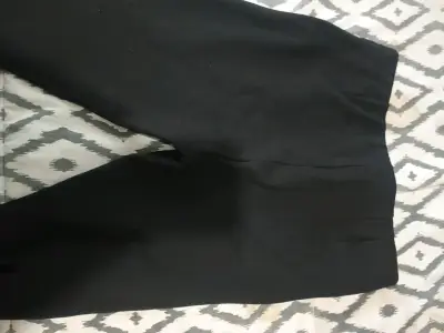 Pantalones negros con franjas rojas - miniatura 5