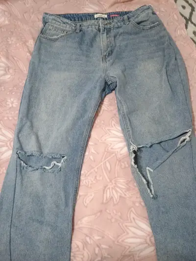 Jeans desgastados azul claro - miniatura 1