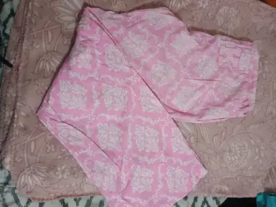 Pantalones rosados con diseño - miniatura 3