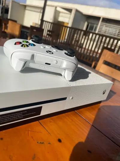 Consola Xbox One S con control - miniatura 2