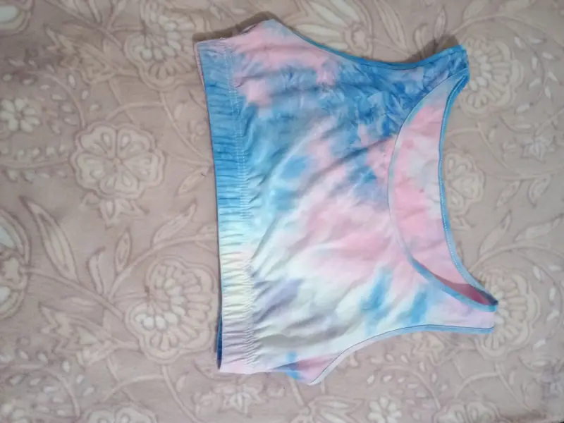 Conjunto Top deportivo tie-dye colorido y falda - 1