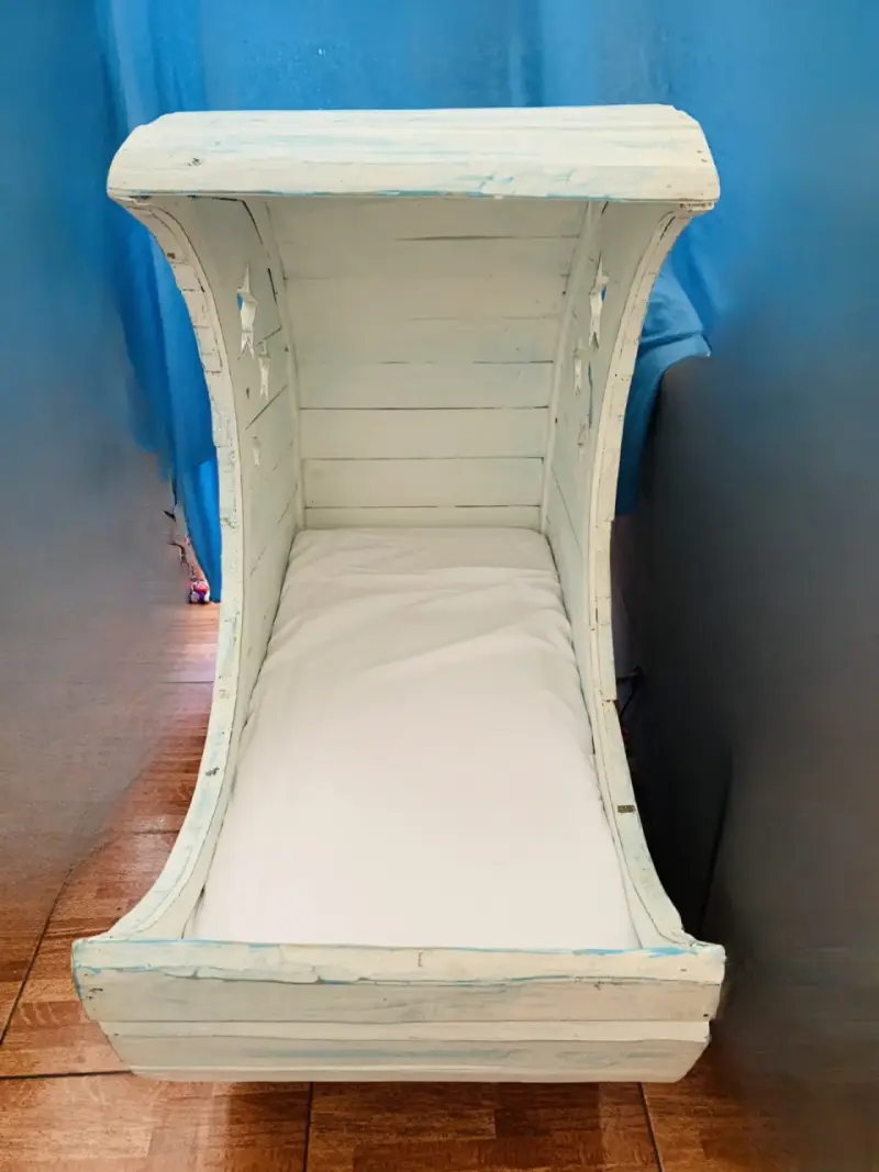 Cuna de madera forma de luna - 2