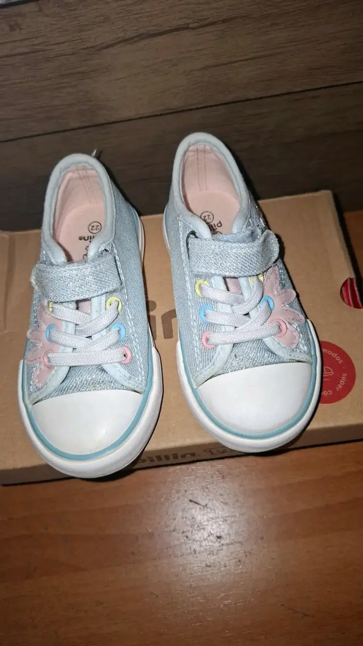 Zapatillas celestes bebé con velcro - 1