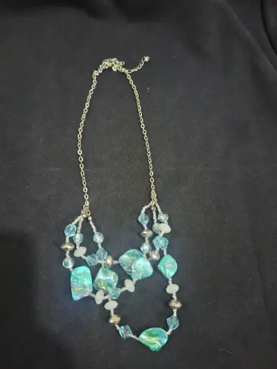 Collar de colgantes dorados y turquesa - miniatura 2