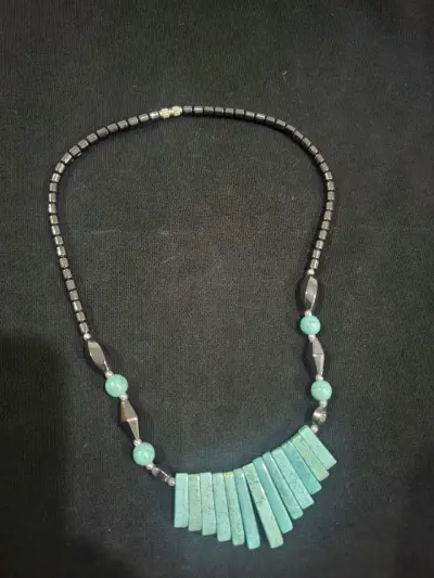 Collar de colgantes dorados y turquesa - miniatura 3