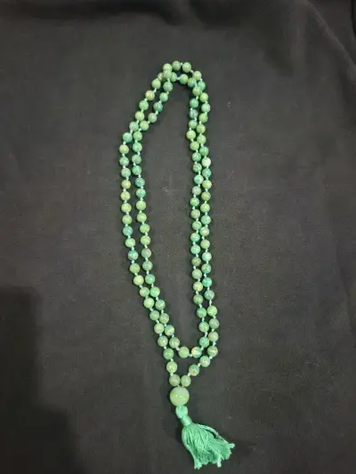 Collar verde de cuentas - miniatura 1