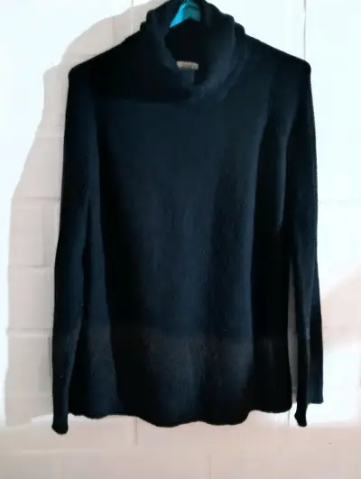 Suéter negro de cuello alto desde los $2000 - miniatura 1