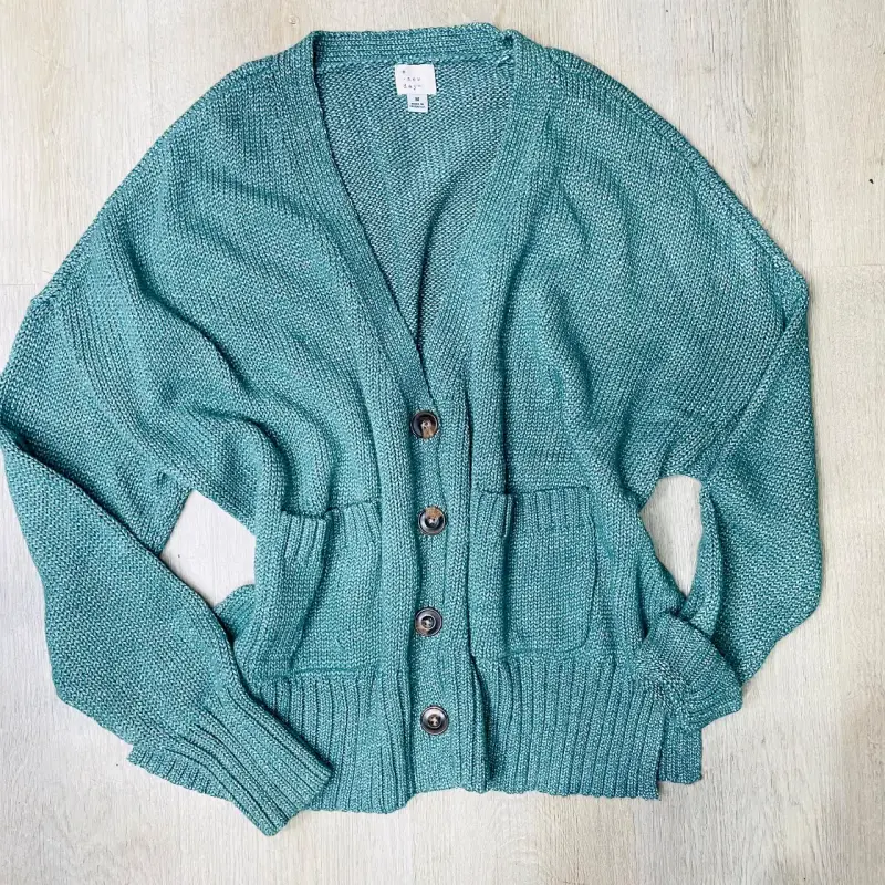 Cardigan verde con botones