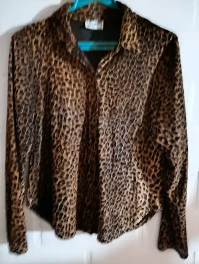 Blusa animal print marrón desde los $ 2000 - miniatura 1