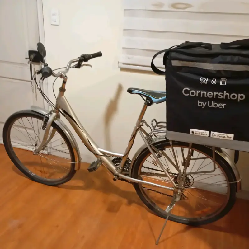Bicicleta con mochila delivery mediana - 1