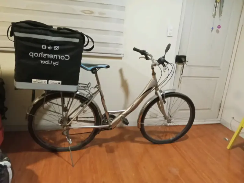 Bicicleta con mochila delivery mediana - 2