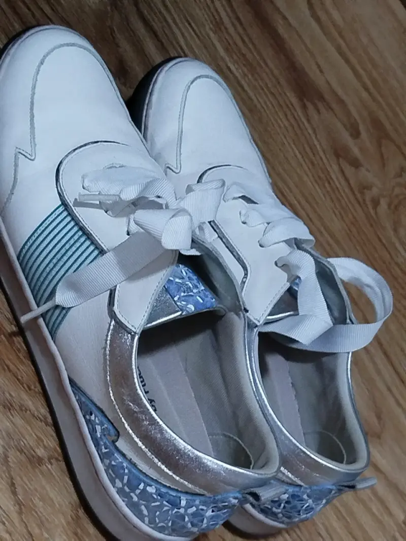 Zapatillas blancas con lazo - 2