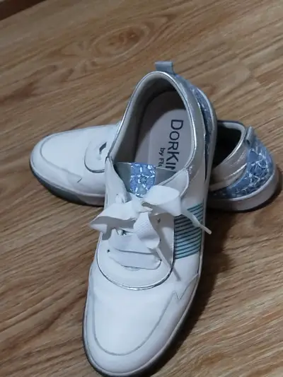 Zapatillas blancas con lazo - miniatura 3