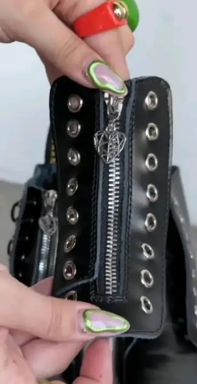 Botas negras con plataforma y apliques cmoran 37 - miniatura 2