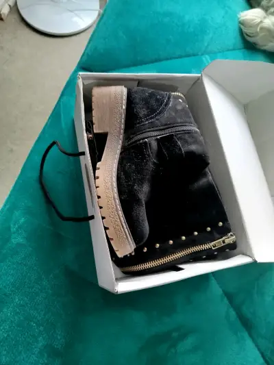 Botas negras con plataforma y apliques 36-37 - miniatura 5